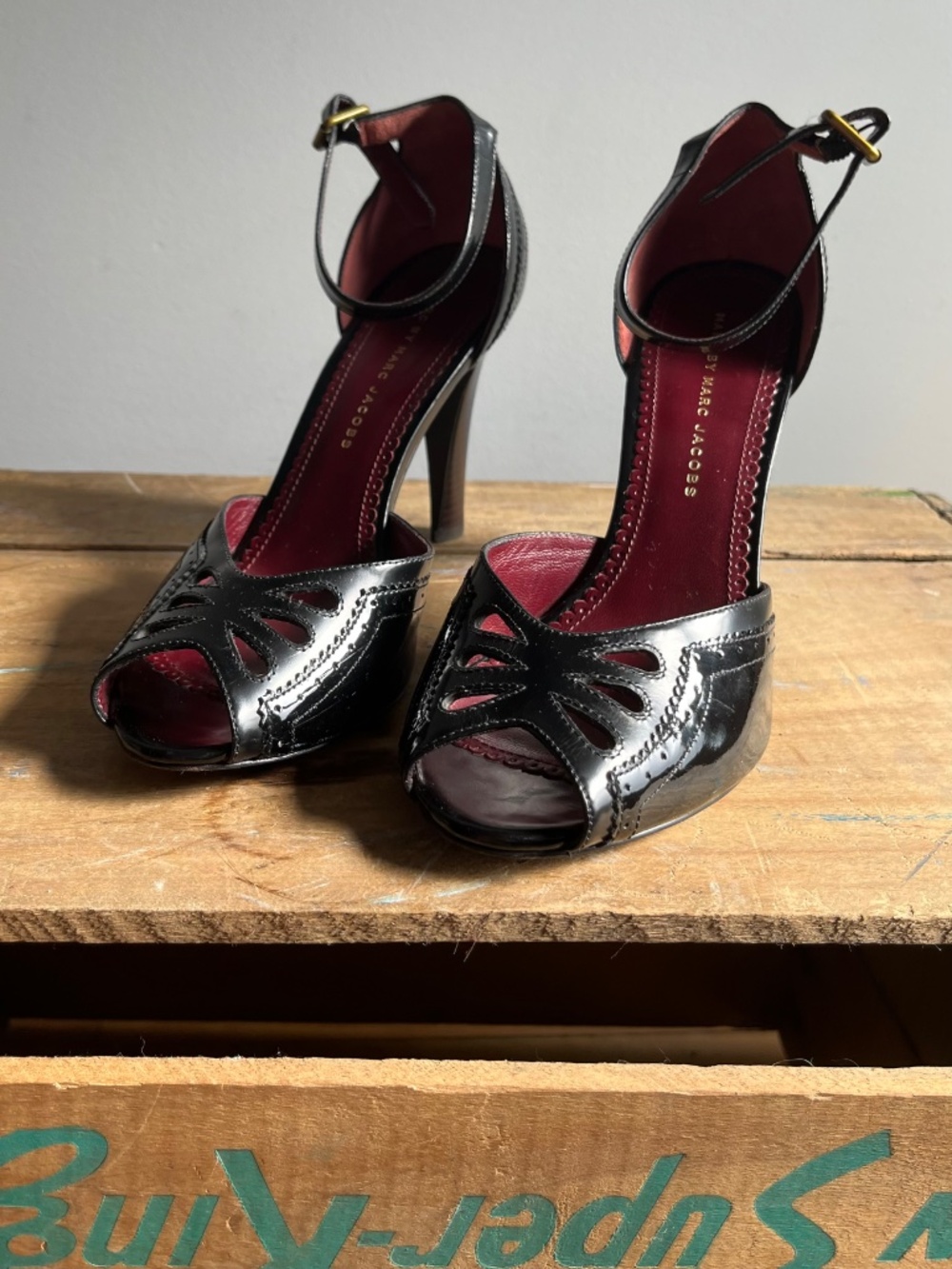 Marc by Marc Jacobs pin-up patent peep toe pumps - Size 38.5